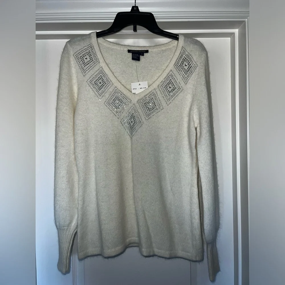 CLEARANCE NWT Boston Proper Women’s Medium White Bedazzled V-Neck Angora Sweater - Picture 9 of 10